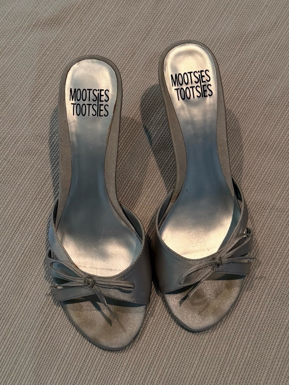 Mootsies Tootsies Vintage Silver Gray Satin Bow Open Toe Kitten Heel Mules